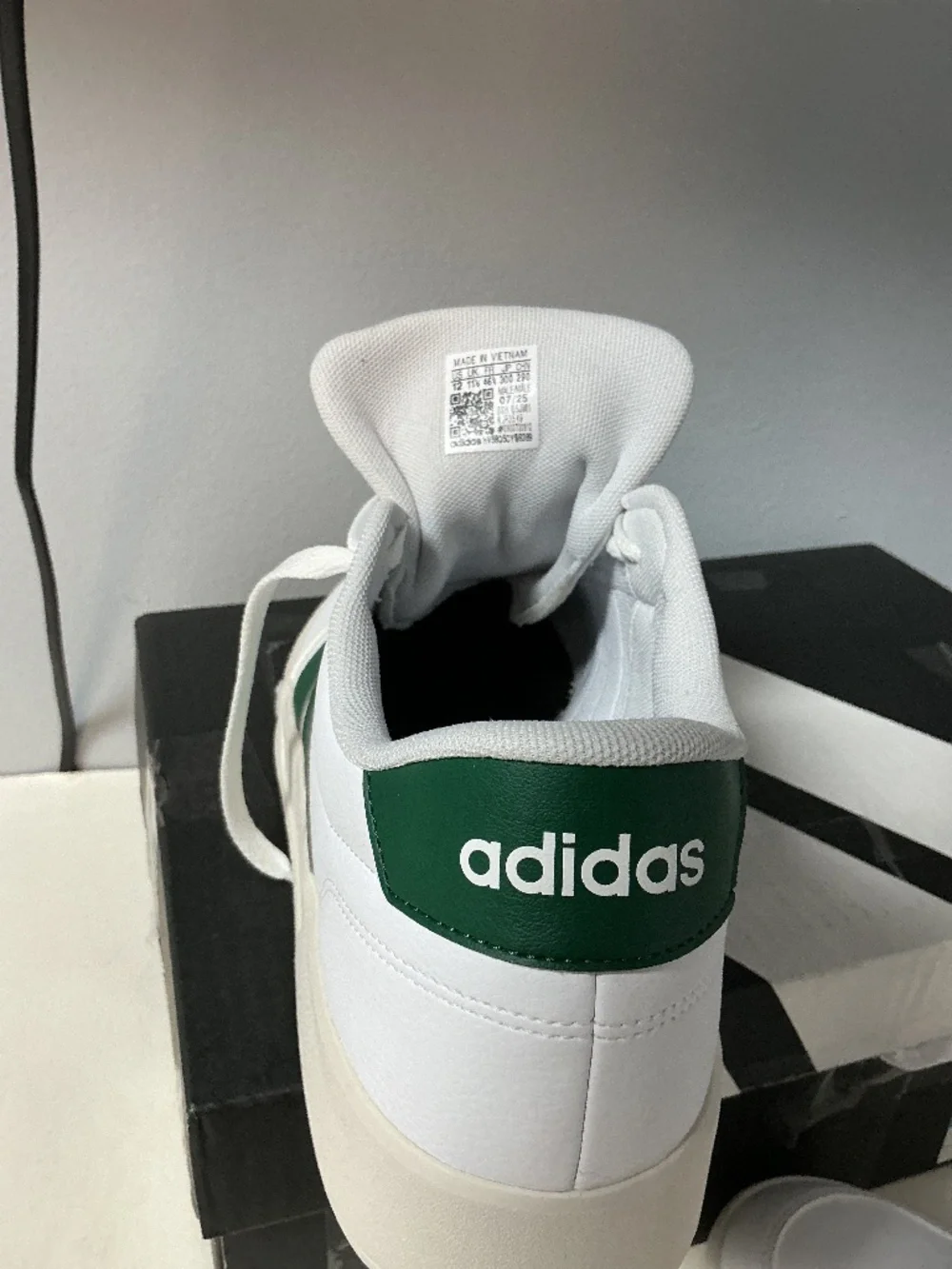 Adidas Breaknet 3.0 Men’s Green and White Sneakers Size 12